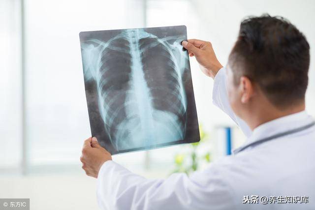 肺癌多是「拖」出來的，出現4種跡象，趁早就醫，尤其是這三類人