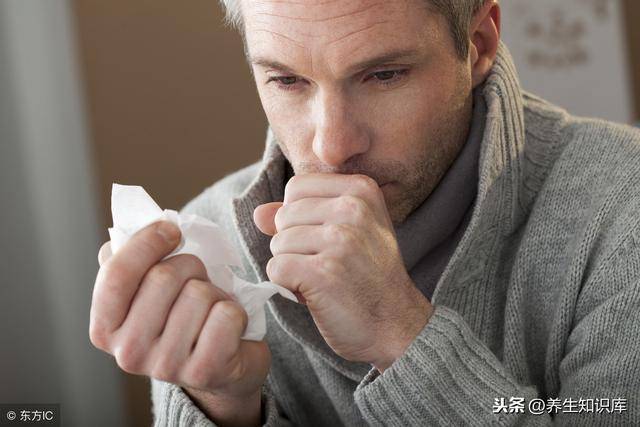 肺癌多是「拖」出來的，出現4種跡象，趁早就醫，尤其是這三類人