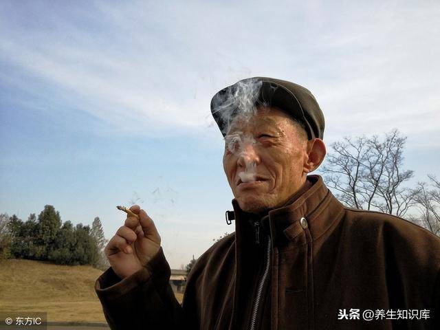 肺癌多是「拖」出來的，出現4種跡象，趁早就醫，尤其是這三類人