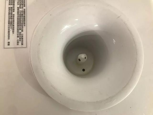你每天在用的飲水機原來這麼髒！學會這個方法，輕鬆喝到健康水