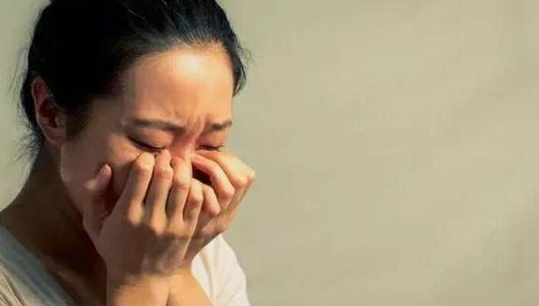 我拿著50萬離婚費回到娘家，父母卻直接把我趕出家門