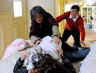 為替父報恩，我嫁給大我7歲的二婚男，兒子滿月那天我哭了