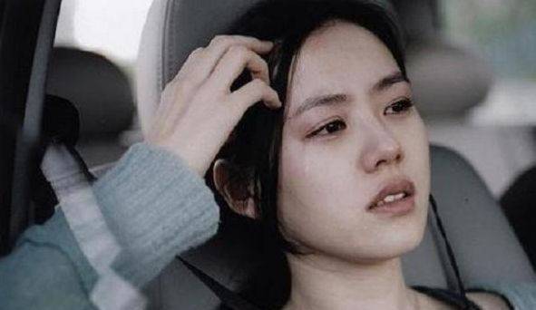 為替父報恩，我嫁給大我7歲的二婚男，兒子滿月那天我哭了