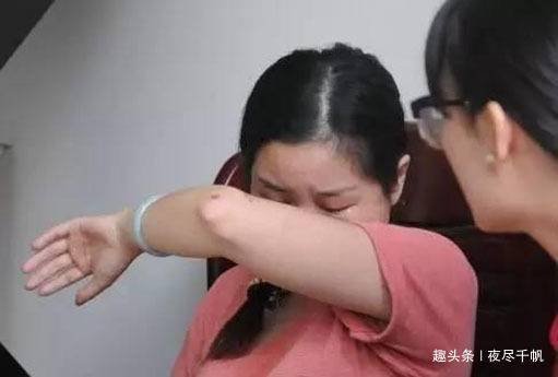 老公車禍變啞巴，媳婦拿閨蜜手機錯撥給老公，接通之後，一下蒙了