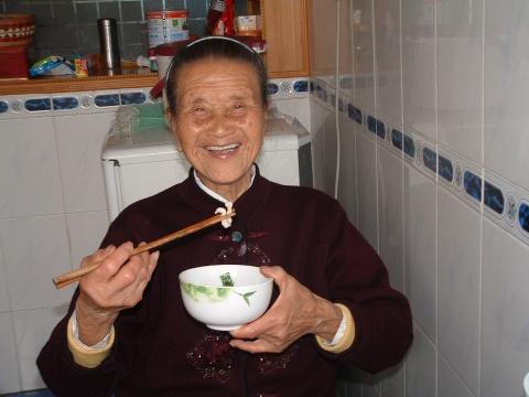 產後回鄉下婆家坐月子，兩個月後我抱著孩子哭著離開