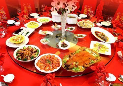 年前一家人去婆婆家聚會，餐桌上小姑子說的話，讓我摔碗就走！