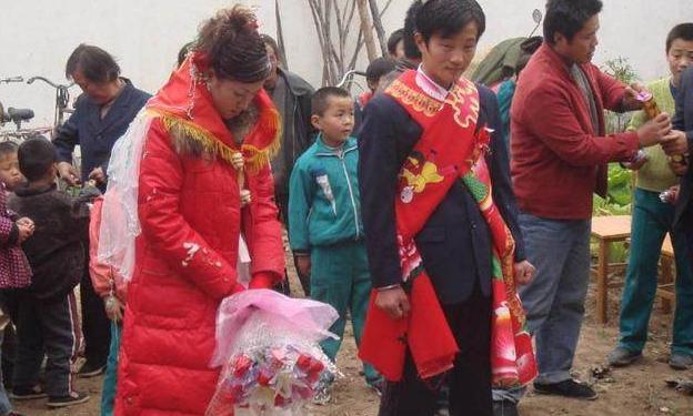 婚後我爸送來一袋米，我給他一千當車費，去趟房間我哭了好久！
