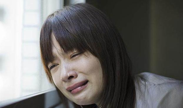婚後我爸送來一袋米，我給他一千當車費，去趟房間我哭了好久！