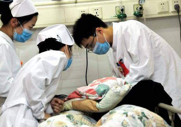 10年老員工「請假照顧病母卻被罰3000元」！老闆逼其離職「5天後竟損失900萬」