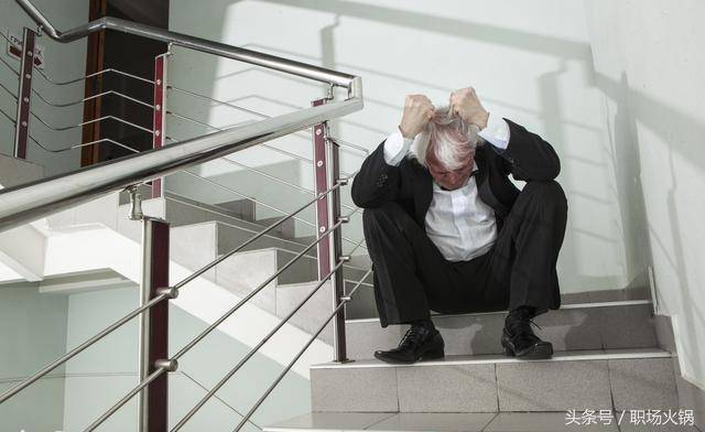 10年老員工「請假照顧病母卻被罰3000元」！老闆逼其離職「5天後竟損失900萬」