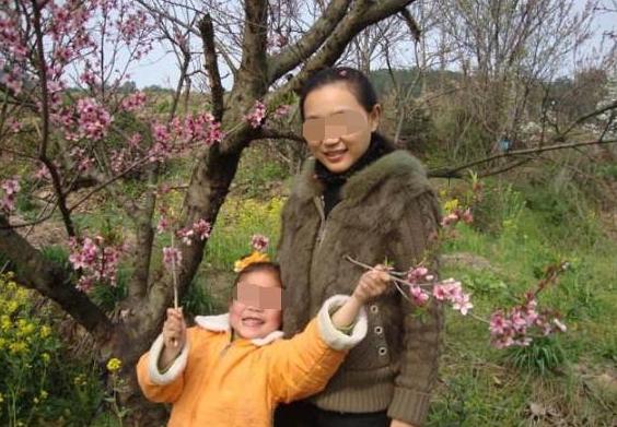 我結婚親媽給八萬陪嫁，打開後媽給的紅包，我將後媽請上台！