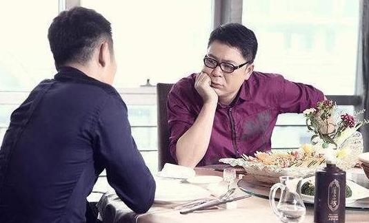 前夫去世五年我再婚，婚禮上前婆婆帶來一個人，看到他我淚流滿面