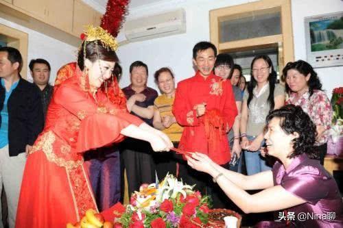 結婚前你說「你養我」可當我真需要的時候，你工資卡卻給了婆婆