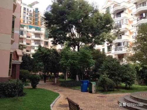 女兒既然房子你不還貸款，那就沒有權利要求加你的名字