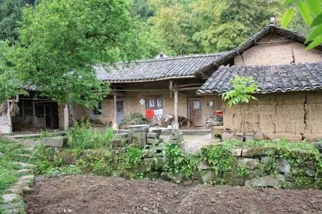 婚後三年沒有回老家，元宵節帶妻子回去團聚，推開門我淚目