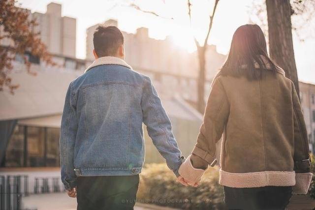婚後三年沒有回老家，元宵節帶妻子回去團聚，推開門我淚目