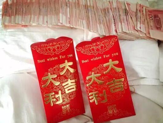 孫子搬新家接我去享福，我帶著一萬紅包，到他家就不願意給他了