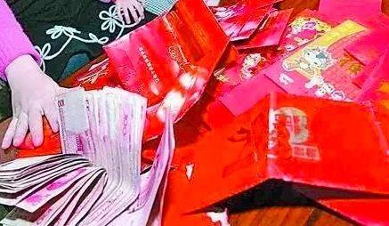 孫子搬新家接我去享福，我帶著一萬紅包，到他家就不願意給他了