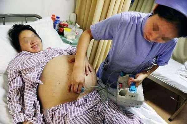 兒子在外三年無音訊，兒媳懷孕生下個胖小子，我痛哭謝兒媳