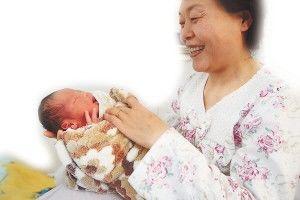 兒子在外三年無音訊，兒媳懷孕生下個胖小子，我痛哭謝兒媳