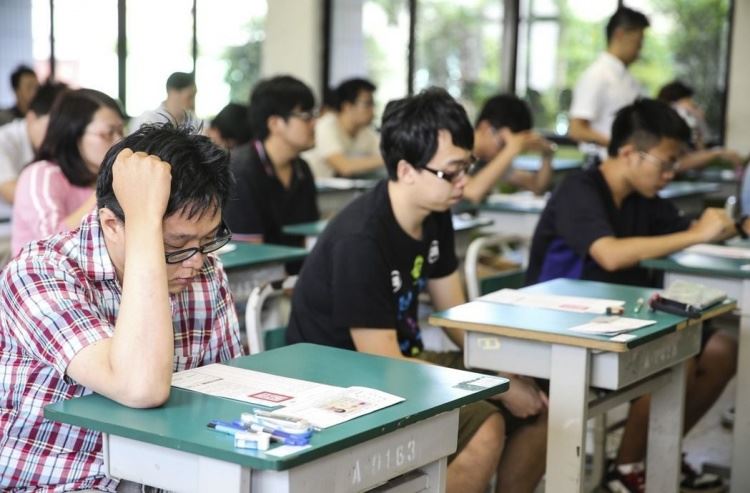 89高職妹畢業…工作年資11年慘領28K！「3年超狂翻轉人生」年薪秒飛天：超勵志優質文！