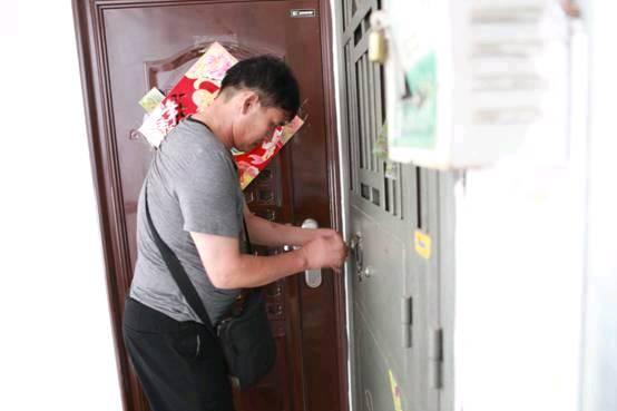 為省禮金爸媽穿得破爛去見女友的爸媽，第二天上女友家我欲哭無淚