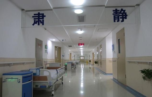 兒子發高燒我送他去醫院，繳費時我瞥見旁邊一女人，回家我提離婚