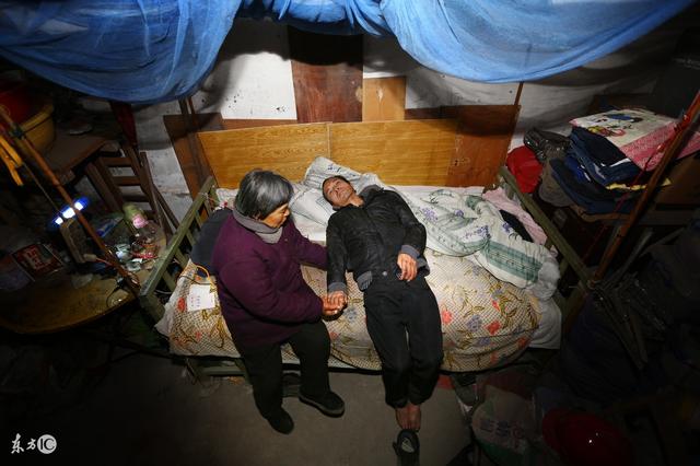 前夫離家15年，當她再嫁的時候收到一封信，信中內容讓她當場悔婚
