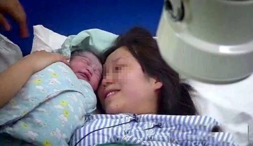 我連生三個女孩，婆婆帶個女人來家裡，打電話給老公後我心碎