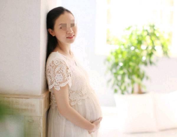 我連生三個女孩，婆婆帶個女人來家裡，打電話給老公後我心碎
