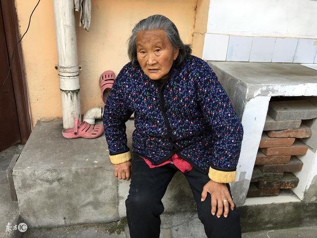 姐，回家吧！別記恨父親了，母親整日看著你的照片以淚洗面