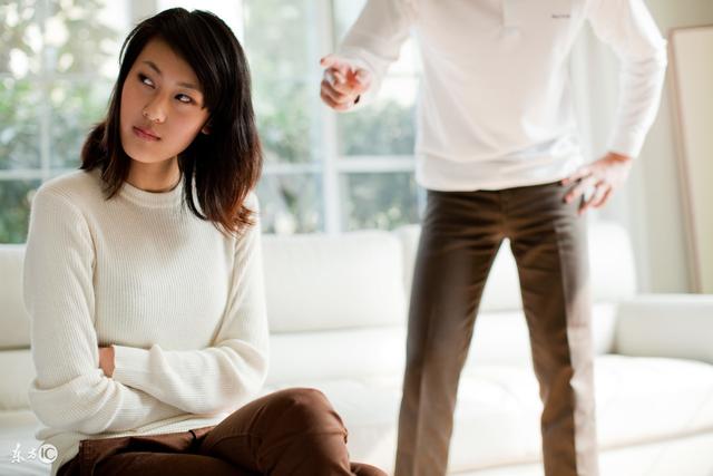 為10萬塊錢，我當著丈母娘面打了妻子，而她們一家卻痛罵妻子不孝