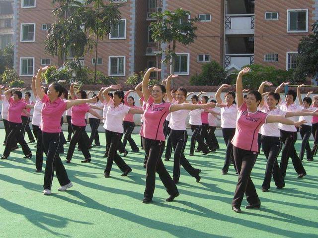 婆婆每次跳廣場舞回來都不洗澡，給她洗衣服發現秘密，我要離婚