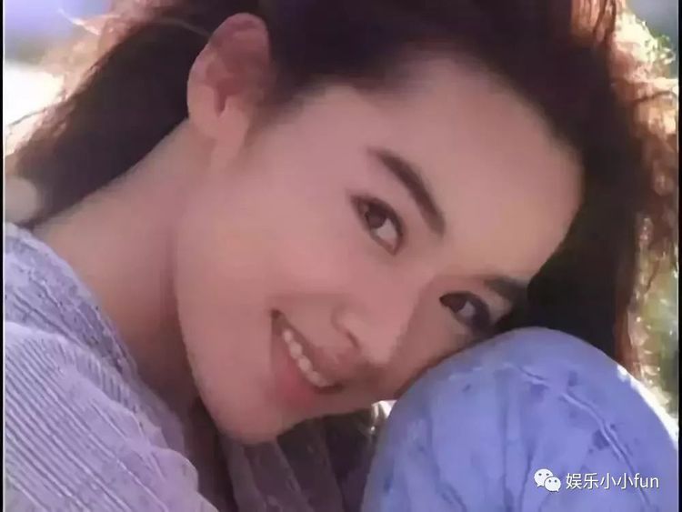 她陪富商睡 ？！一連被爆4個男友，原來都是假清純 ？！ 