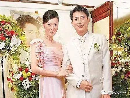 她陪富商睡 ？！一連被爆4個男友，原來都是假清純 ？！ 