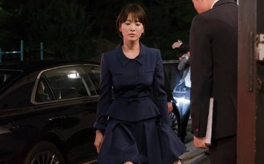 37歲宋慧喬換髮型了，直接把長發減掉，一款波波短髮，直接顯小20歲，阿姨瞬間變少女～