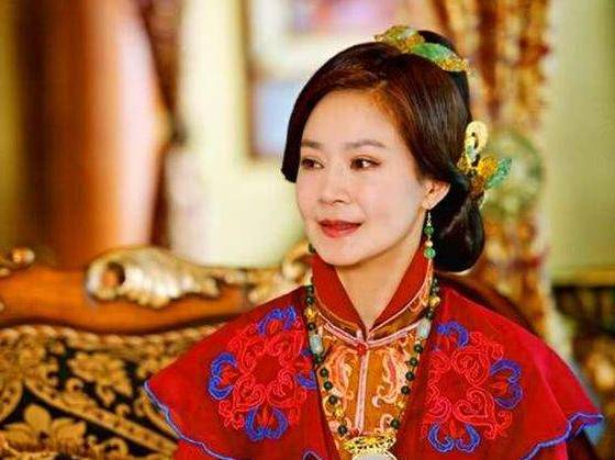 瓊女郎出身！翁家明老婆「當紅為愛引退」如今兒子長大神似老爸