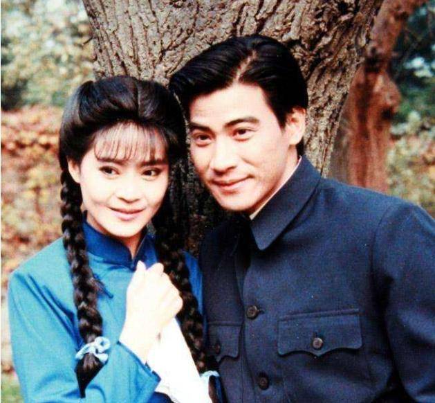 瓊女郎出身！翁家明老婆「當紅為愛引退」如今兒子長大神似老爸