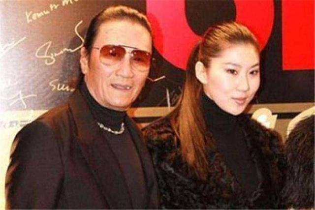 與大51歲富商戀愛，還清債務後翻臉分手，老爺子哭訴沒能留住她的心！