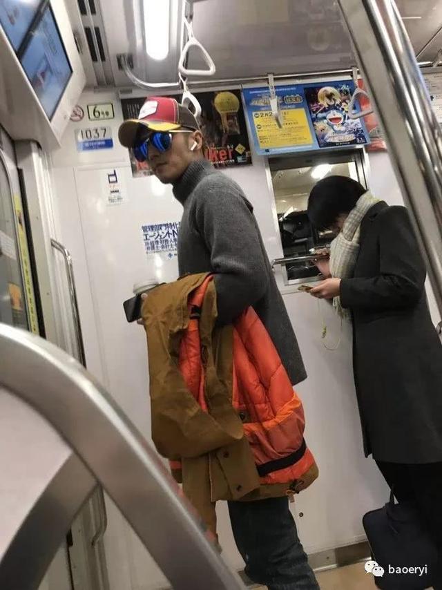 楊冪方否認介入鋒菲戀！網友偶遇王菲謝霆鋒甜蜜拍拖，全程手拉手