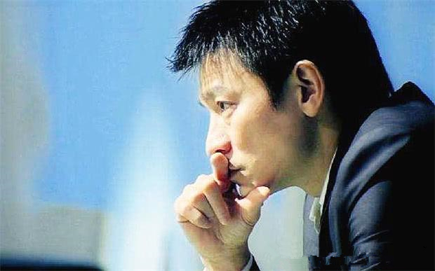 功夫巨星癱瘓在床，二婚妻子捲走全部資產，劉德華：不會放過她