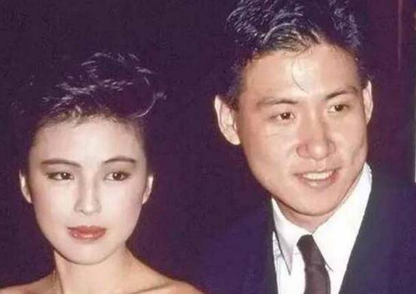 53歲羅美薇美得高貴，強大背景曝光，網友：張學友顯然是高攀了？