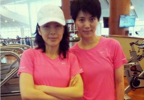 53歲羅美薇美得高貴，強大背景曝光，網友：張學友顯然是高攀了？