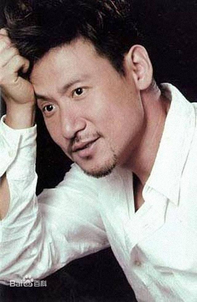 53歲羅美薇美得高貴，強大背景曝光，網友：張學友顯然是高攀了？