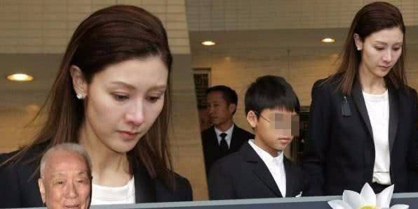 420億遺產 李嘉欣每月只能領200萬，領完需要1750年