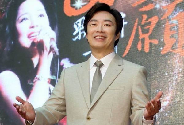 費玉清「身價20億」忠孝東路每段都有房！好友卻偷爆料他「打包陳美鳳吃剩的」、晚餐只吃「兩顆20元茶葉蛋」超節儉！