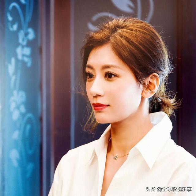 賈靜雯與空姐合拍惹爭議，45歲素顏無修圖曝光！網友：就這樣~~~