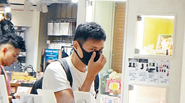 港媒曝周慧敏與老公感情轉淡，倪震舊愛卻曬全家福大秀甜蜜！