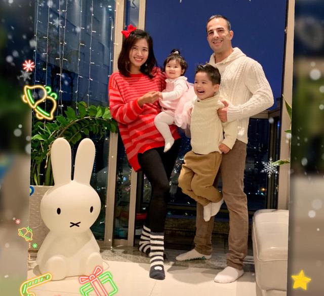 港媒曝周慧敏與老公感情轉淡，倪震舊愛卻曬全家福大秀甜蜜！