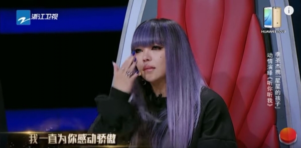 她永遠的痛！李聖傑帶領「星星的孩子」演唱《聽你聽我》，讓阿妹當場淚如雨下！